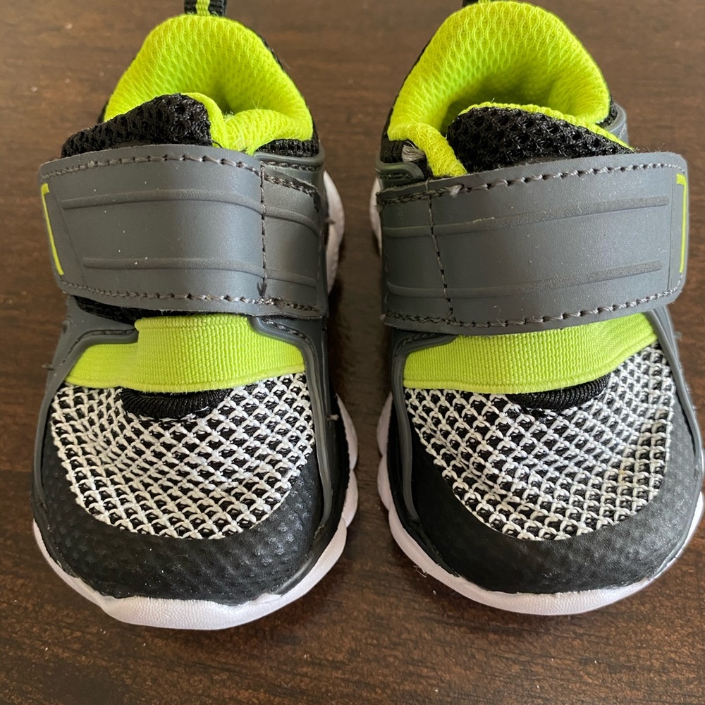 Baby Garanimals Shoes - SIZE 2